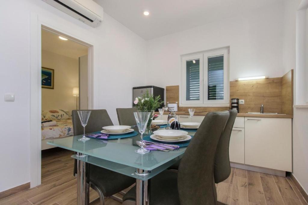 Riva 2 Apartment Krapanj Luaran gambar