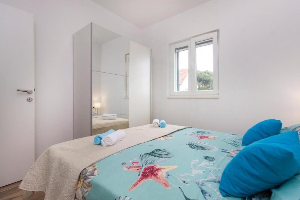 Riva 2 Apartment Krapanj Luaran gambar