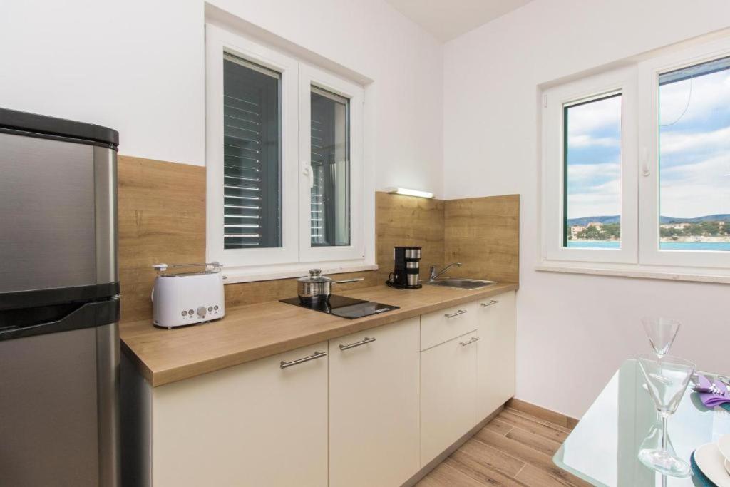 Riva 2 Apartment Krapanj Luaran gambar