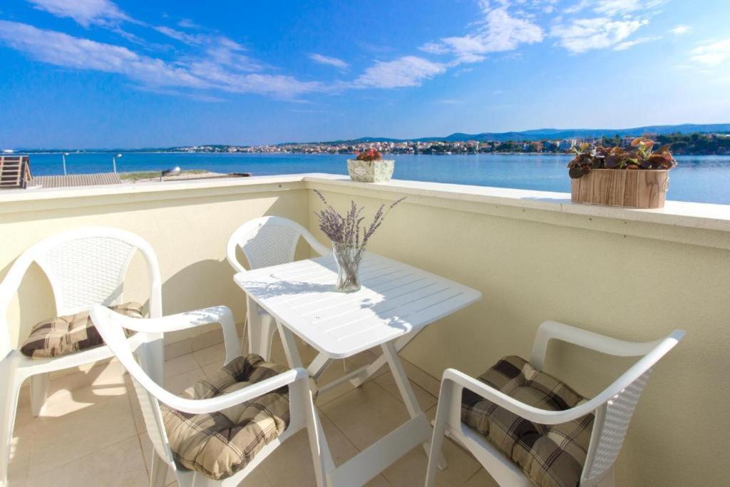 Riva 2 Apartment Krapanj Luaran gambar