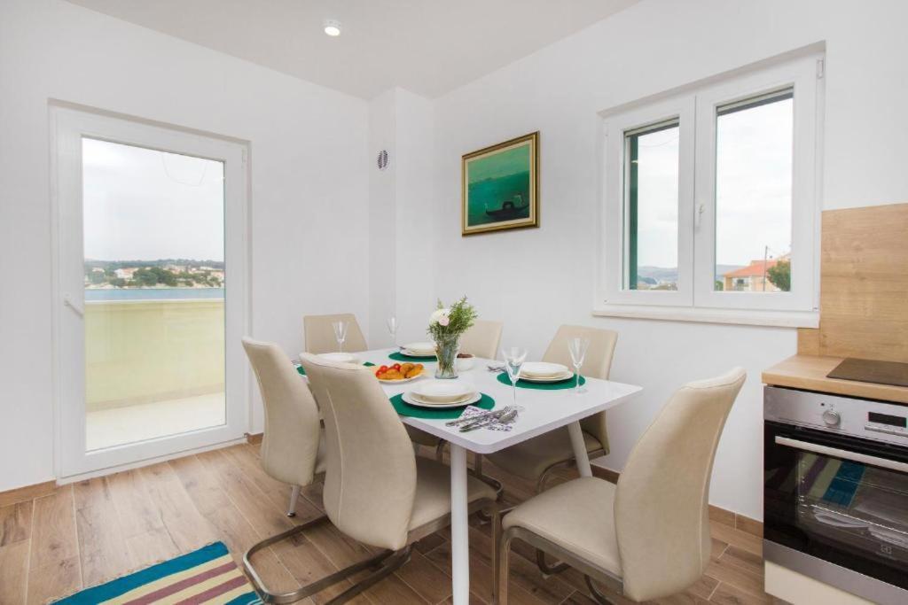 Riva 2 Apartment Krapanj Luaran gambar