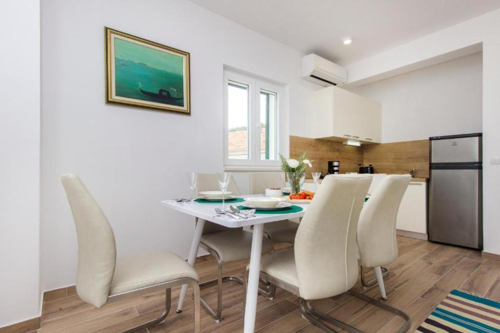 Riva 2 Apartment Krapanj Luaran gambar