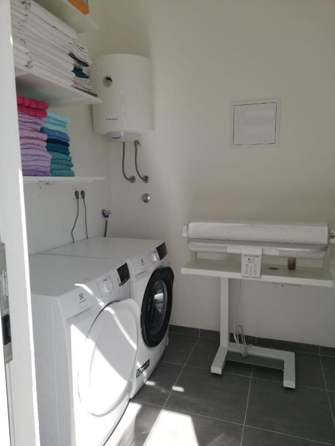 Riva 2 Apartment Krapanj Luaran gambar