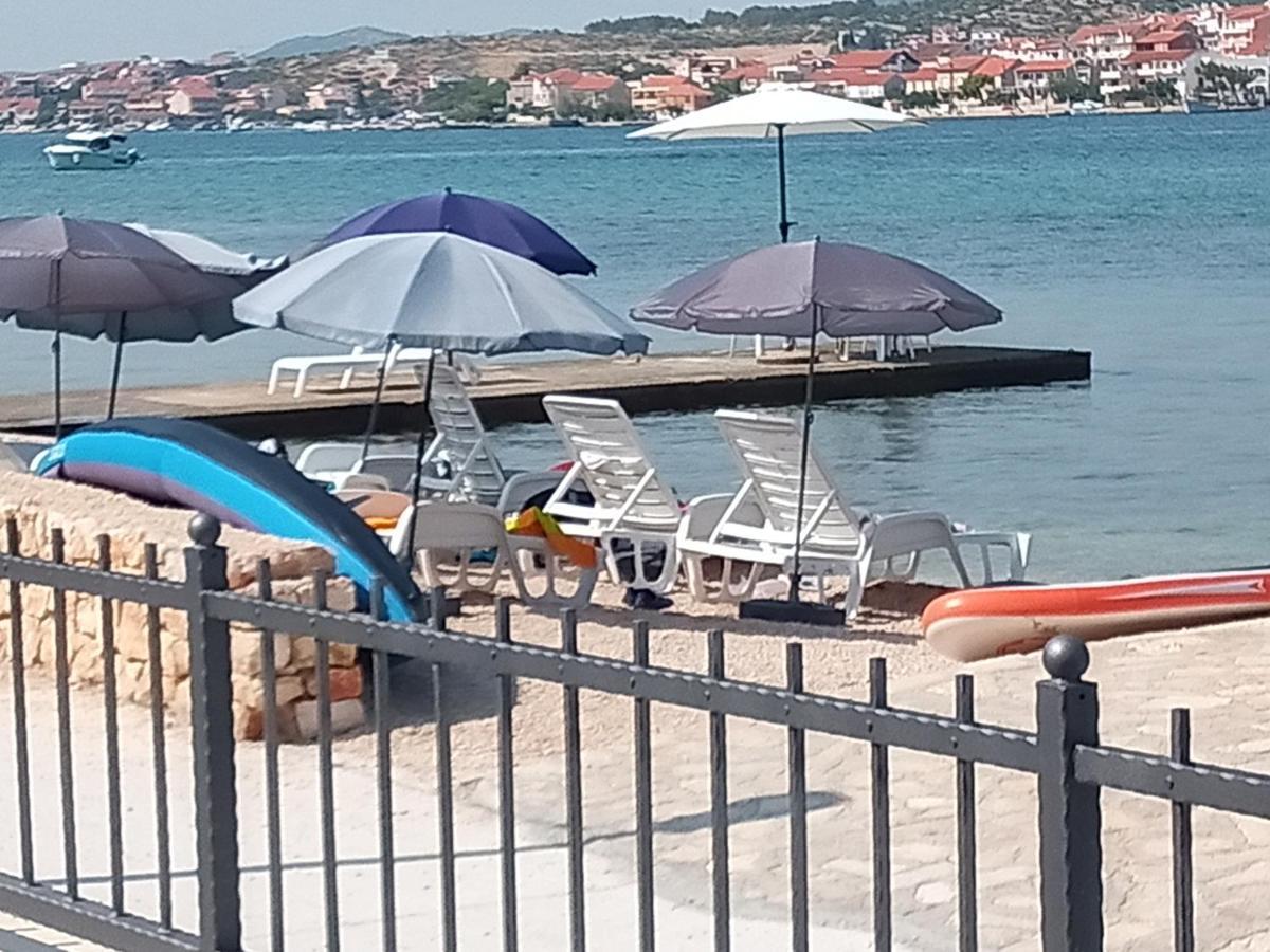 Riva 2 Apartment Krapanj Luaran gambar