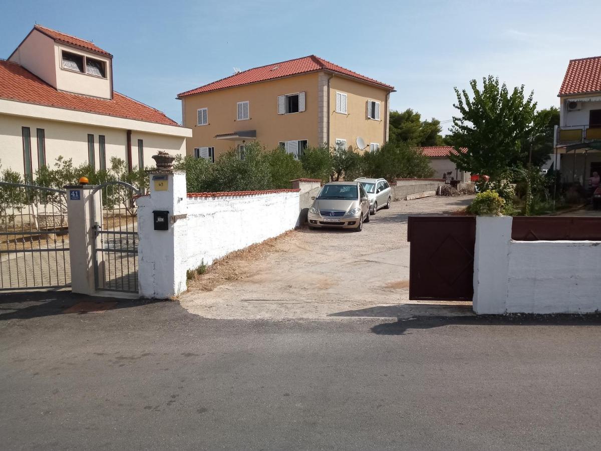 Riva 2 Apartment Krapanj Luaran gambar